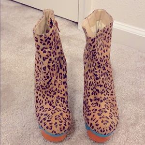Cheetah print bootie with platform